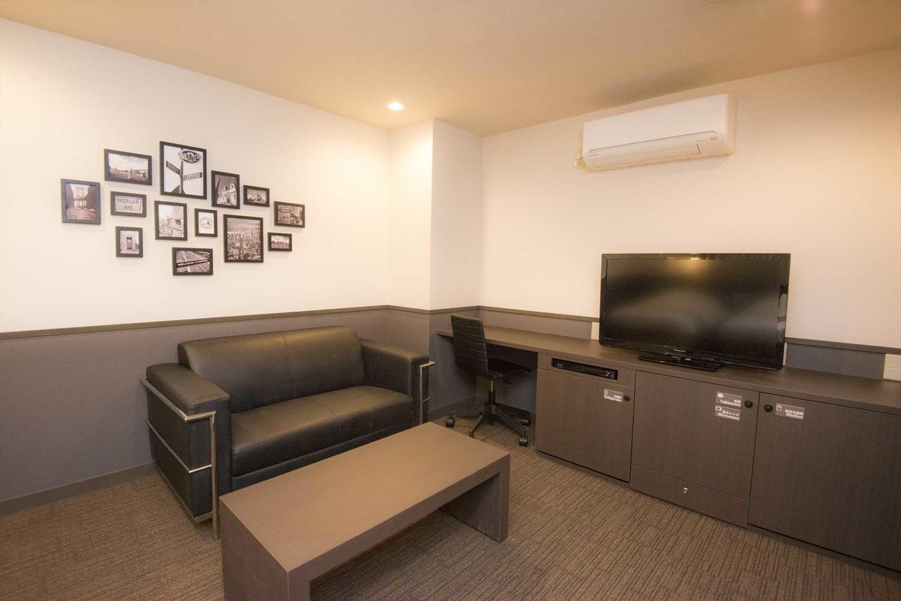 Double Hotel *