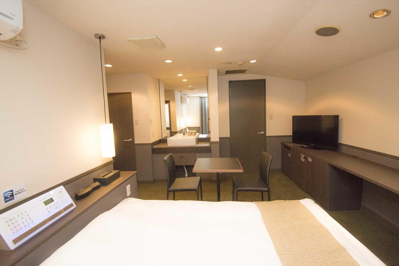 Double Hotel *