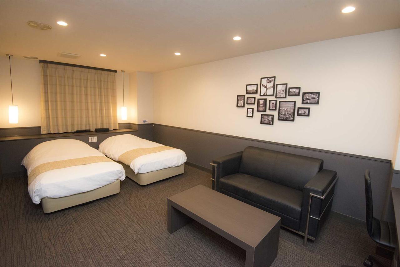 Double Hotel *